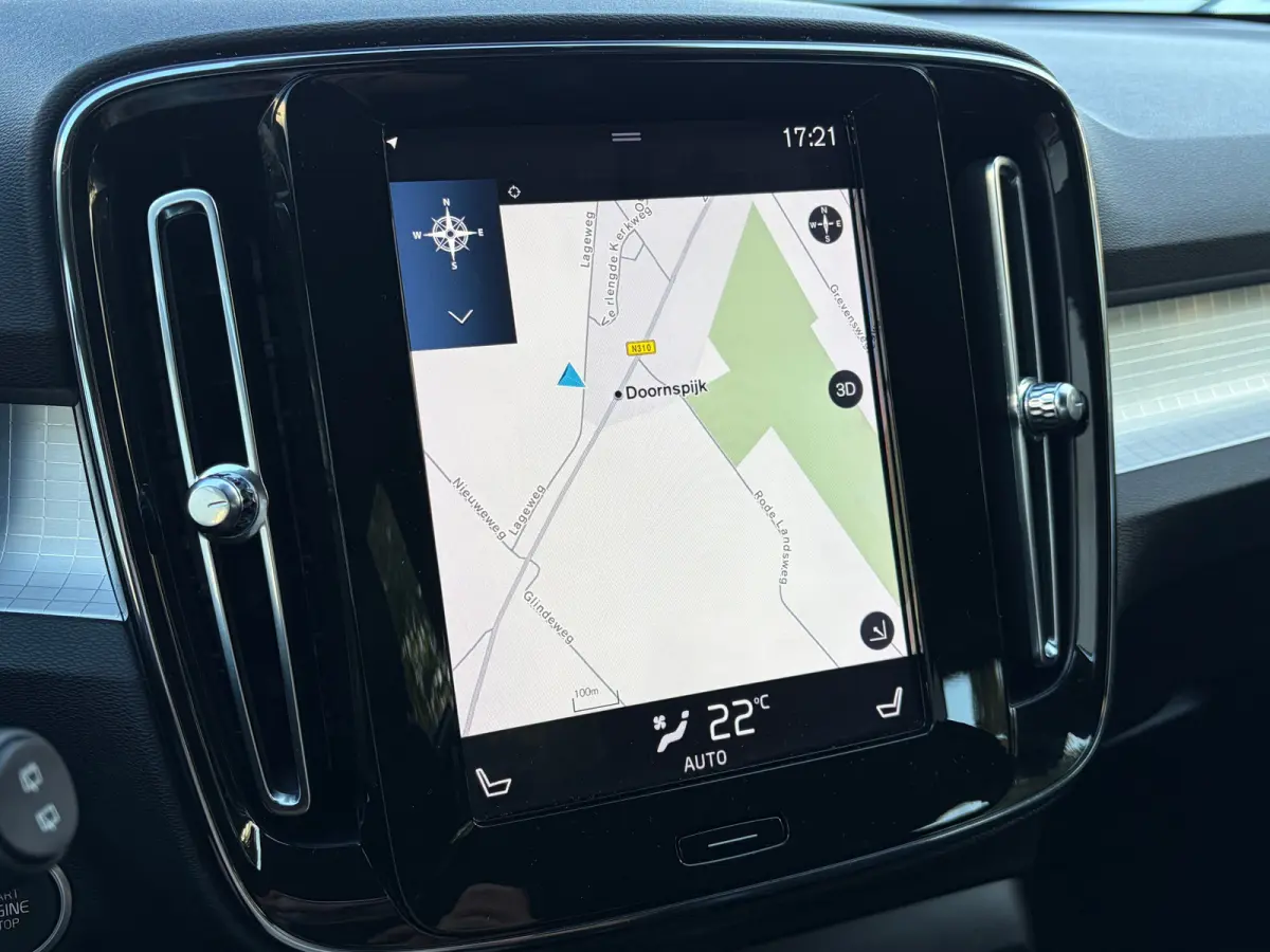 1.5 T3 163 PK Momentum Pro Automaat | ADAPTIEVE CRUISE CONTROL| STOELVERWARMING| ELEK. KOFFERKLEP| KEYLESS| NAVIGATIE + APPLE CARPLAY/ANDROID AUTO| PARKEERSENSOREN| LED| DAB| VOORSTOELEN IN 