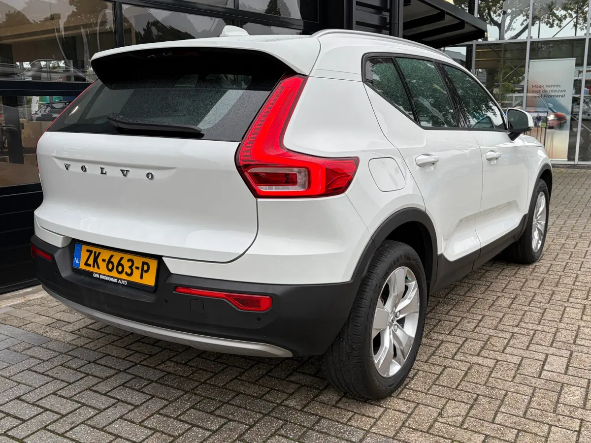 1.5 T3 163 PK Momentum Pro Automaat | ADAPTIEVE CRUISE CONTROL| STOELVERWARMING| ELEK. KOFFERKLEP| KEYLESS| NAVIGATIE + APPLE CARPLAY/ANDROID AUTO| PARKEERSENSOREN| LED| DAB| VOORSTOELEN IN 