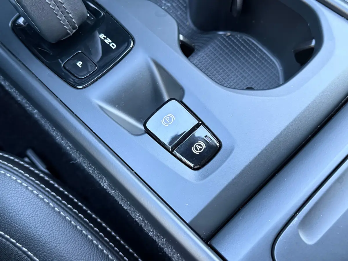 1.5 T3 163 PK Momentum Pro Automaat | ADAPTIEVE CRUISE CONTROL| STOELVERWARMING| ELEK. KOFFERKLEP| KEYLESS| NAVIGATIE + APPLE CARPLAY/ANDROID AUTO| PARKEERSENSOREN| LED| DAB| VOORSTOELEN IN 