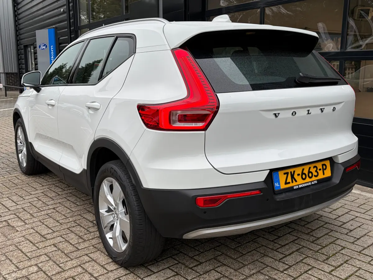 1.5 T3 163 PK Momentum Pro Automaat | ADAPTIEVE CRUISE CONTROL| STOELVERWARMING| ELEK. KOFFERKLEP| KEYLESS| NAVIGATIE + APPLE CARPLAY/ANDROID AUTO| PARKEERSENSOREN| LED| DAB| VOORSTOELEN IN 