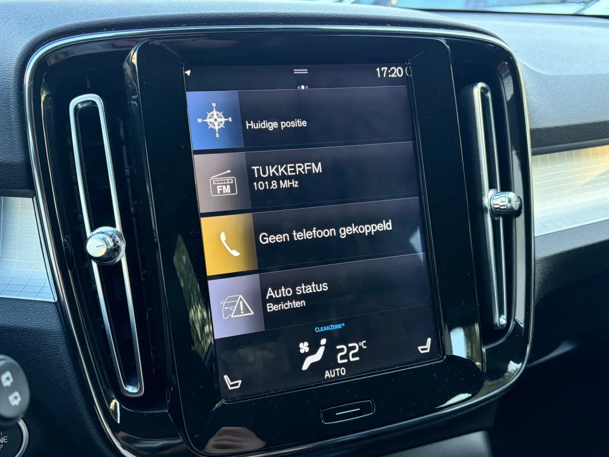 1.5 T3 163 PK Momentum Pro Automaat | ADAPTIEVE CRUISE CONTROL| STOELVERWARMING| ELEK. KOFFERKLEP| KEYLESS| NAVIGATIE + APPLE CARPLAY/ANDROID AUTO| PARKEERSENSOREN| LED| DAB| VOORSTOELEN IN 
