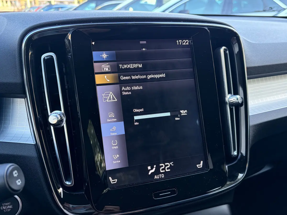 1.5 T3 163 PK Momentum Pro Automaat | ADAPTIEVE CRUISE CONTROL| STOELVERWARMING| ELEK. KOFFERKLEP| KEYLESS| NAVIGATIE + APPLE CARPLAY/ANDROID AUTO| PARKEERSENSOREN| LED| DAB| VOORSTOELEN IN 