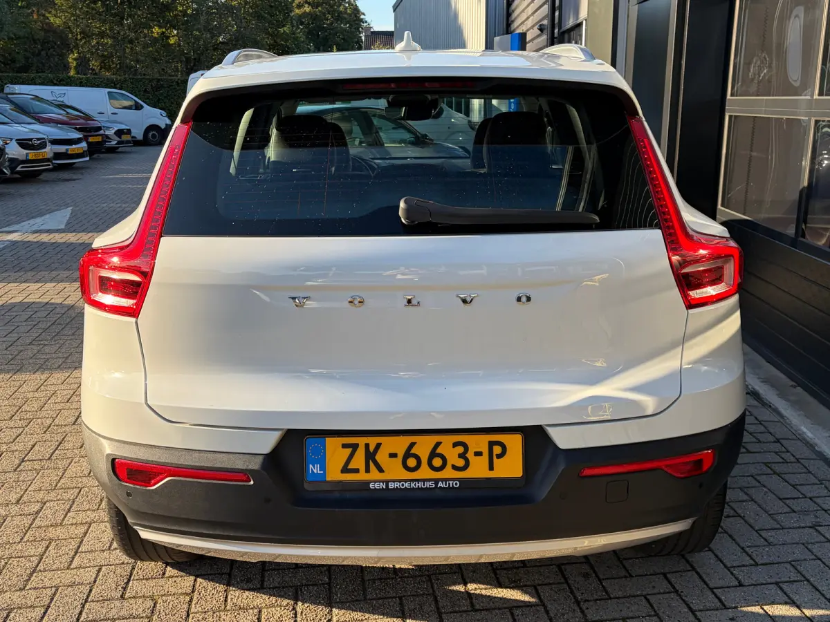 1.5 T3 163 PK Momentum Pro Automaat | ADAPTIEVE CRUISE CONTROL| STOELVERWARMING| ELEK. KOFFERKLEP| KEYLESS| NAVIGATIE + APPLE CARPLAY/ANDROID AUTO| PARKEERSENSOREN| LED| DAB| VOORSTOELEN IN 