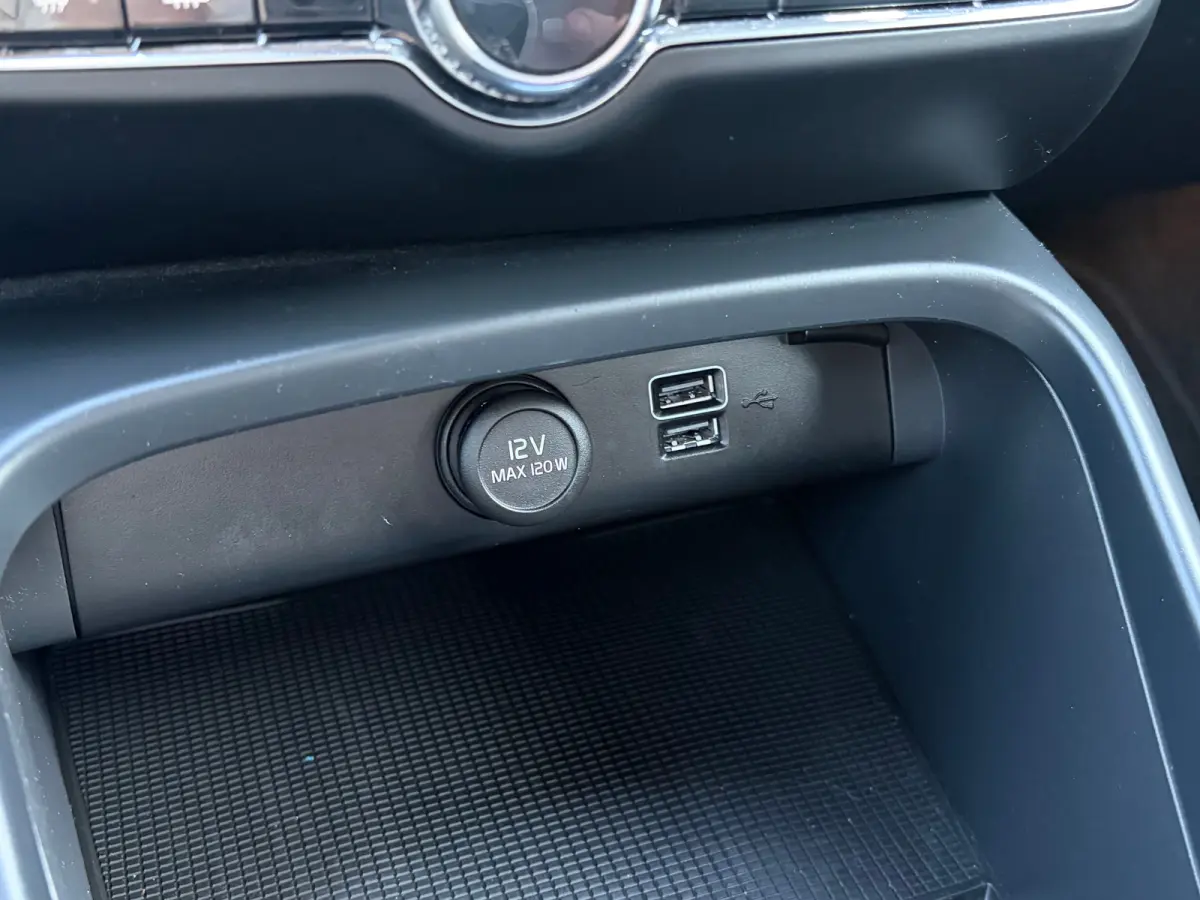 1.5 T3 163 PK Momentum Pro Automaat | ADAPTIEVE CRUISE CONTROL| STOELVERWARMING| ELEK. KOFFERKLEP| KEYLESS| NAVIGATIE + APPLE CARPLAY/ANDROID AUTO| PARKEERSENSOREN| LED| DAB| VOORSTOELEN IN 