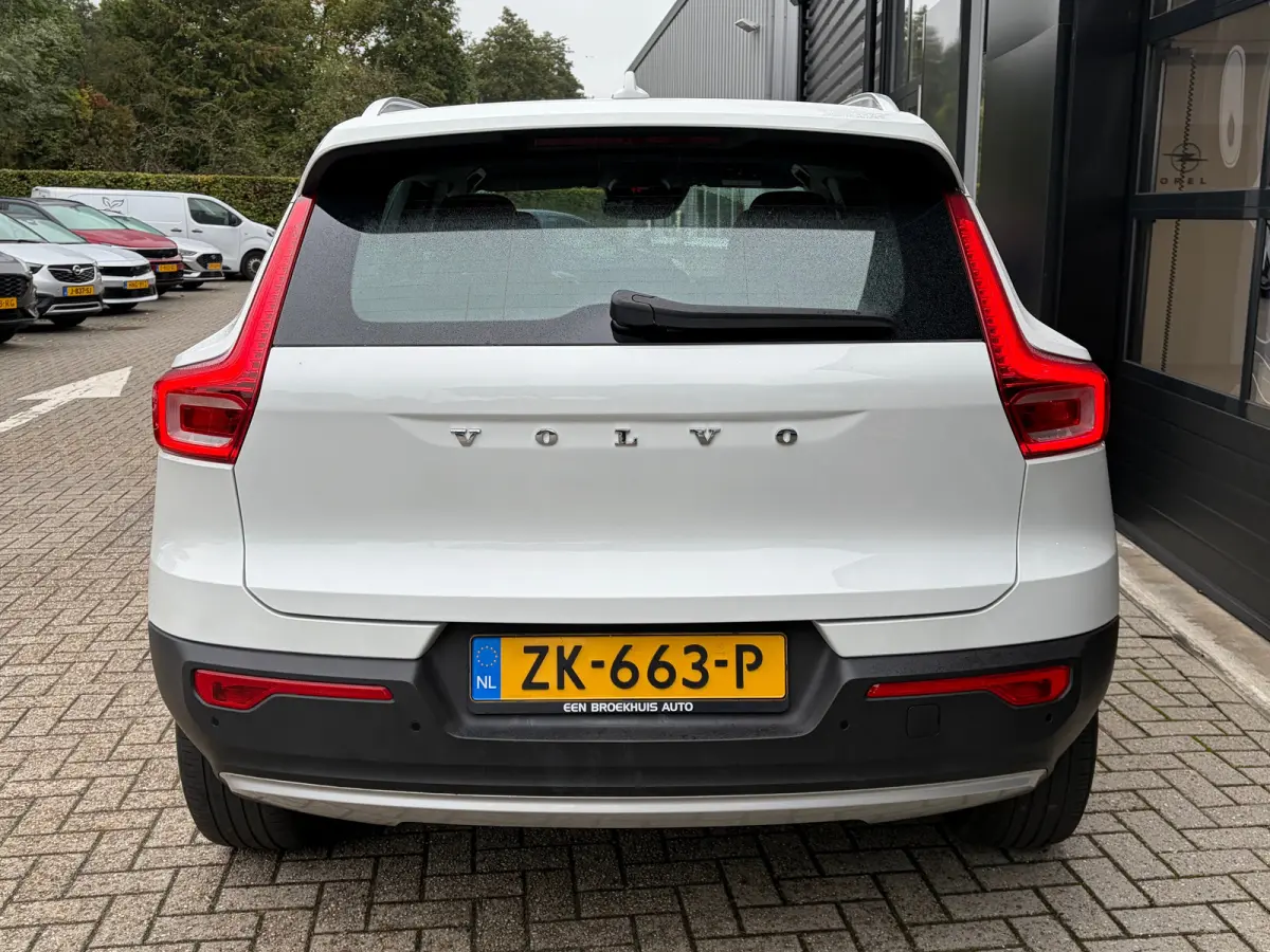 1.5 T3 163 PK Momentum Pro Automaat | ADAPTIEVE CRUISE CONTROL| STOELVERWARMING| ELEK. KOFFERKLEP| KEYLESS| NAVIGATIE + APPLE CARPLAY/ANDROID AUTO| PARKEERSENSOREN| LED| DAB| VOORSTOELEN IN 