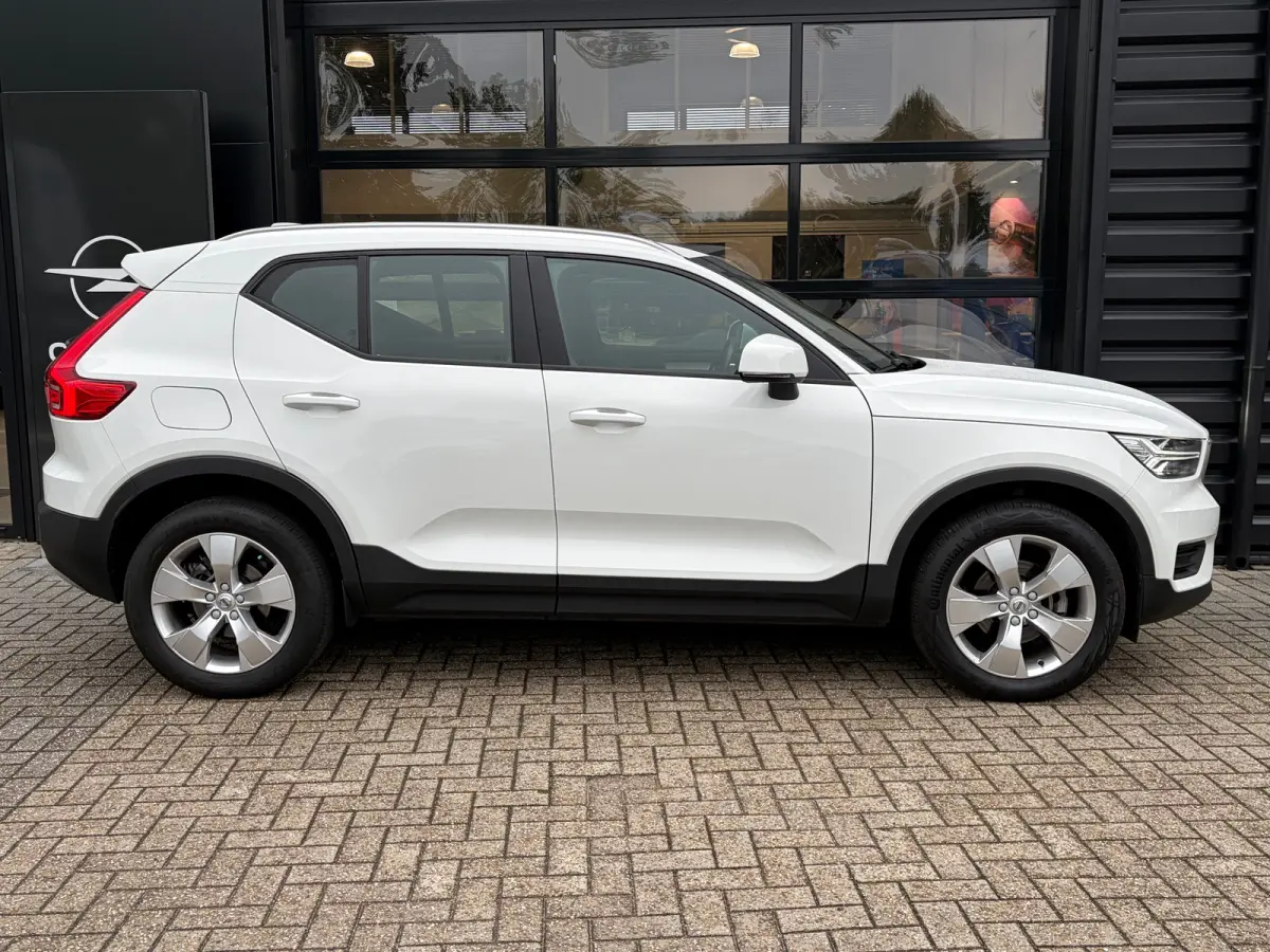 1.5 T3 163 PK Momentum Pro Automaat | ADAPTIEVE CRUISE CONTROL| STOELVERWARMING| ELEK. KOFFERKLEP| KEYLESS| NAVIGATIE + APPLE CARPLAY/ANDROID AUTO| PARKEERSENSOREN| LED| DAB| VOORSTOELEN IN 