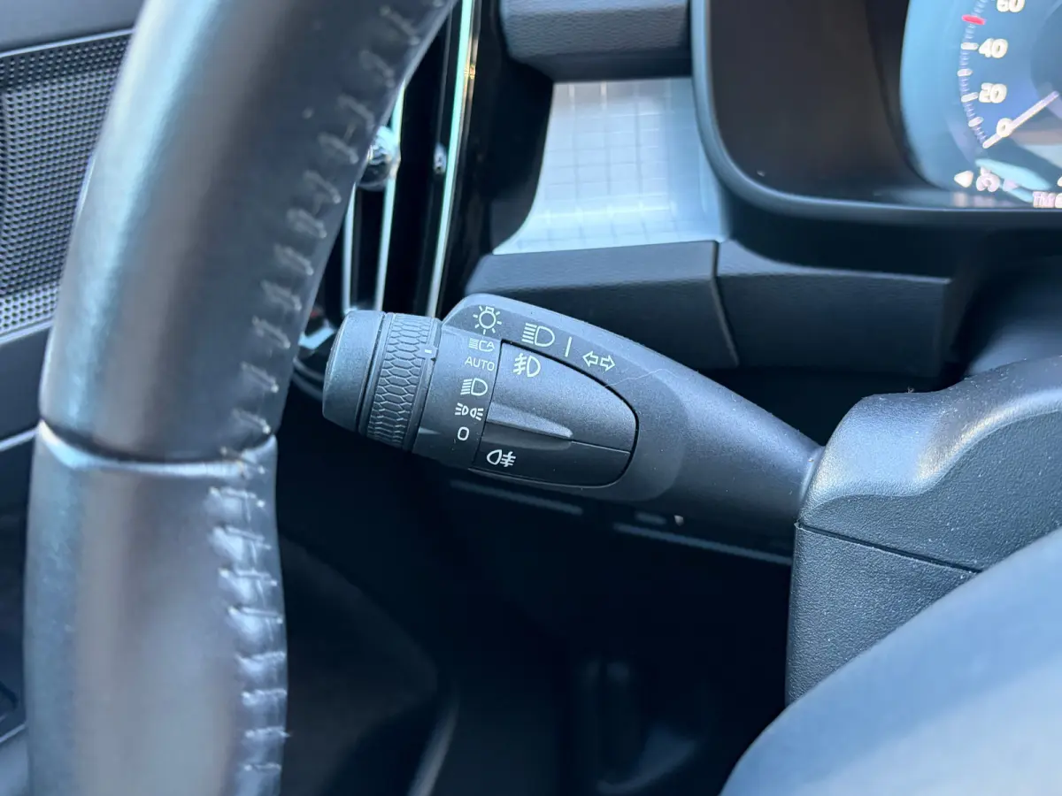 1.5 T3 163 PK Momentum Pro Automaat | ADAPTIEVE CRUISE CONTROL| STOELVERWARMING| ELEK. KOFFERKLEP| KEYLESS| NAVIGATIE + APPLE CARPLAY/ANDROID AUTO| PARKEERSENSOREN| LED| DAB| VOORSTOELEN IN 