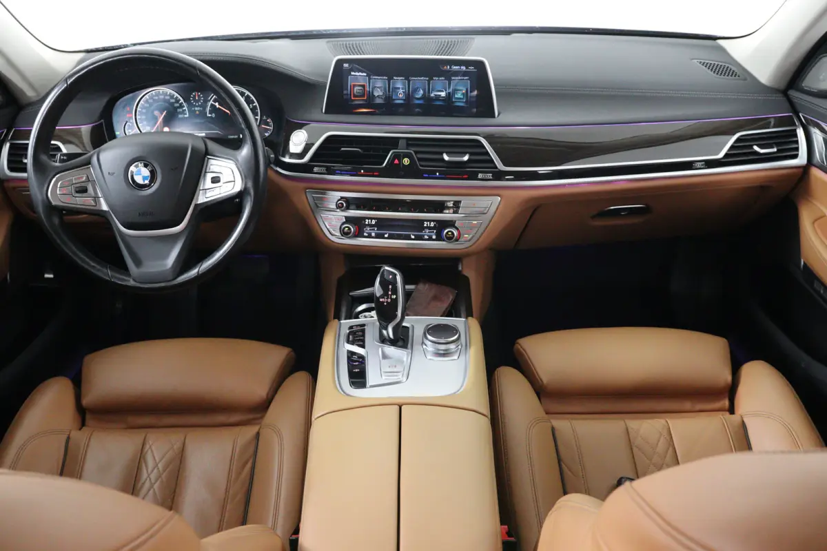 740i High Executive | 1e Eigenaar! | Dealer Onderhouden! | Harman/Kardon | 360 Camera | Trekhaak | Memory | Sfeerverlichting | LED | keyless | Leder | BLIS | DAB | Elk. Kofferbak | Stoelverw
