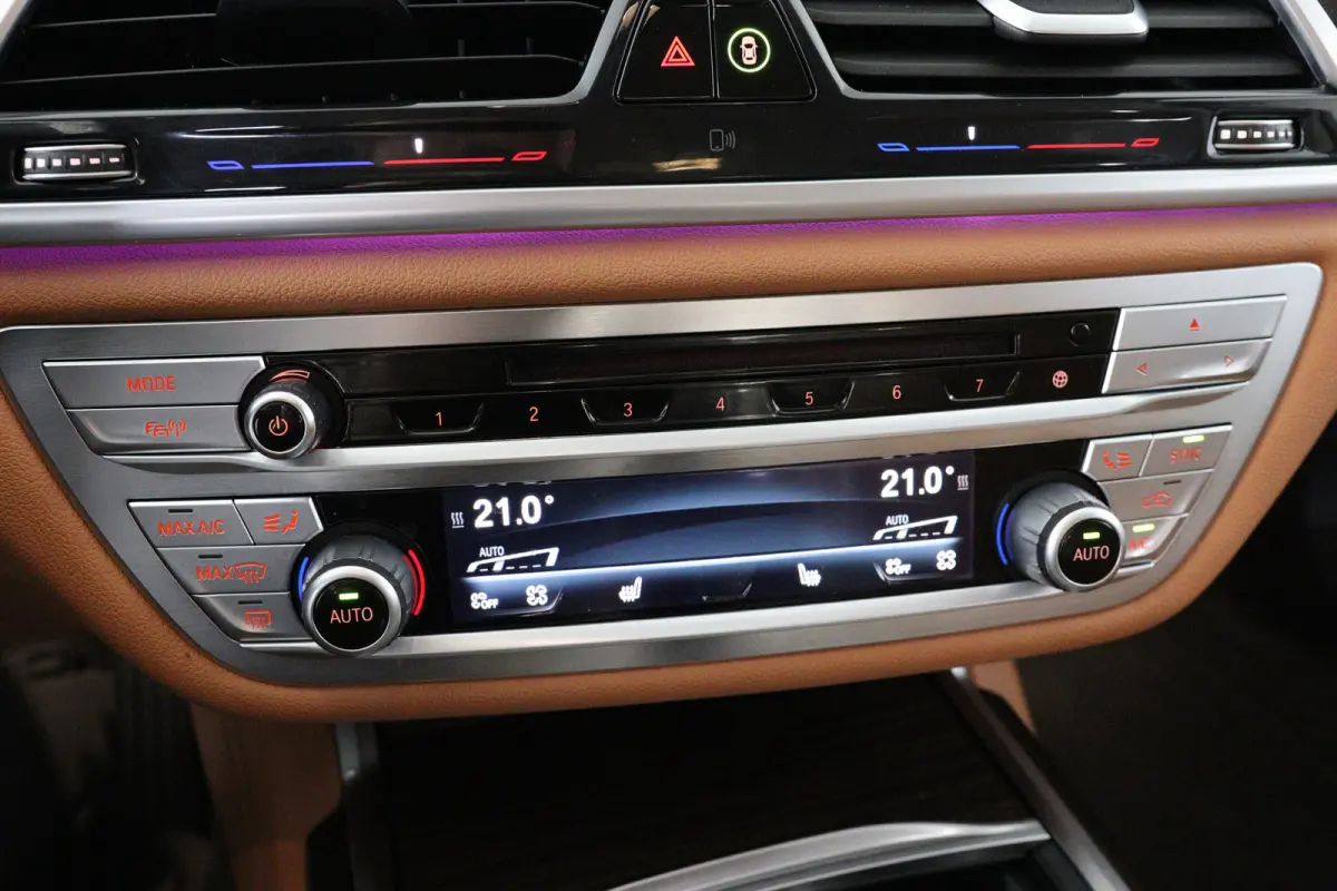 740i High Executive | 1e Eigenaar! | Dealer Onderhouden! | Harman/Kardon | 360 Camera | Trekhaak | Memory | Sfeerverlichting | LED | keyless | Leder | BLIS | DAB | Elk. Kofferbak | Stoelverw