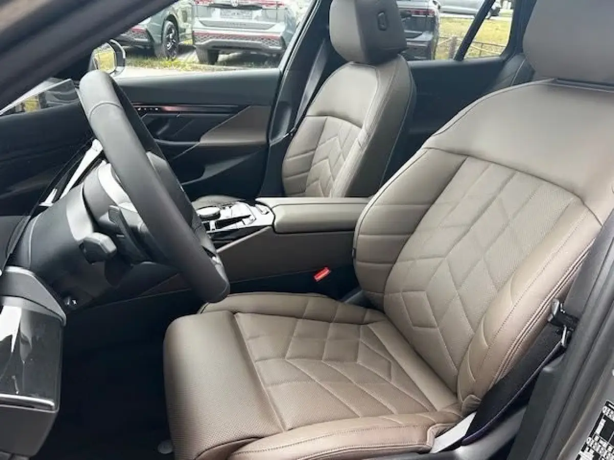 550e xDrive M-SPORT Pro ** PANO, BRUIN LEDER, TREKH, 21-inch LMV, ADAPT. M-ONDERST. ** 1e EIG - UNGALLFREI - Ex. BMW ** ** INFORMEER OOK NAAR ONZE AANTREKKELIJKE FINANCIAL-LEASE TARIEVEN **