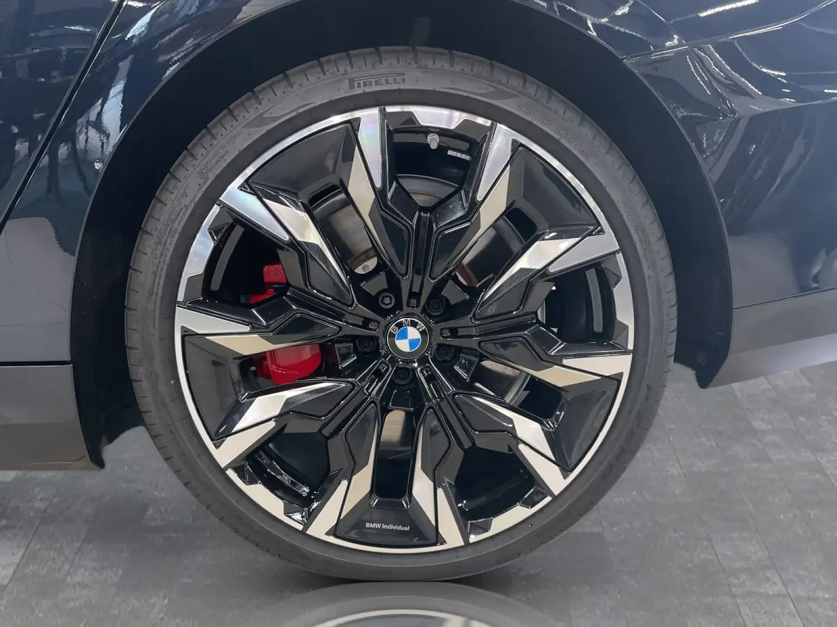 550e xDrive M-SPORT Pro ** PANO, BRUIN LEDER, TREKH, 21-inch LMV, ADAPT. M-ONDERST. ** 1e EIG - UNGALLFREI - Ex. BMW ** ** INFORMEER OOK NAAR ONZE AANTREKKELIJKE FINANCIAL-LEASE TARIEVEN **