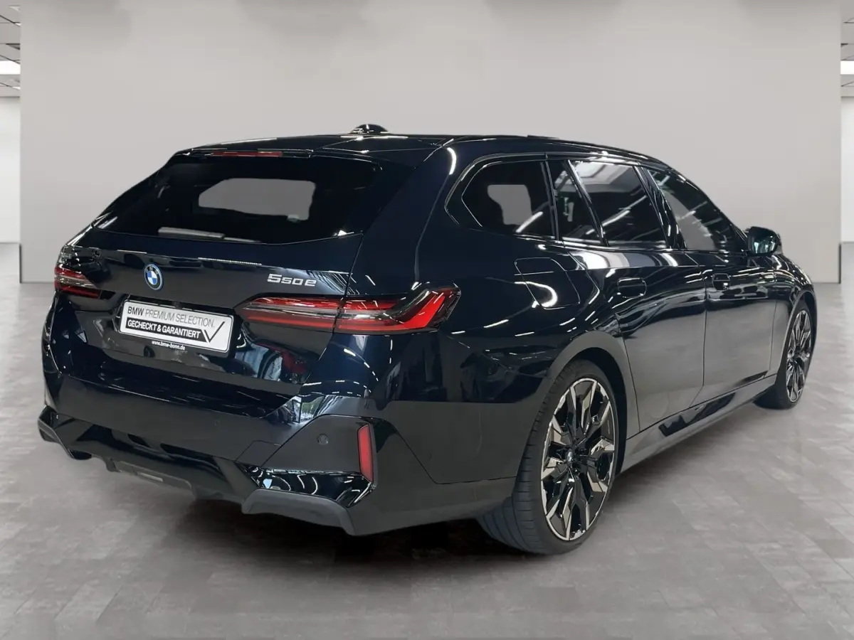 550e xDrive M-SPORT Pro ** PANO, BRUIN LEDER, TREKH, 21-inch LMV, ADAPT. M-ONDERST. ** 1e EIG - UNGALLFREI - Ex. BMW ** ** INFORMEER OOK NAAR ONZE AANTREKKELIJKE FINANCIAL-LEASE TARIEVEN **