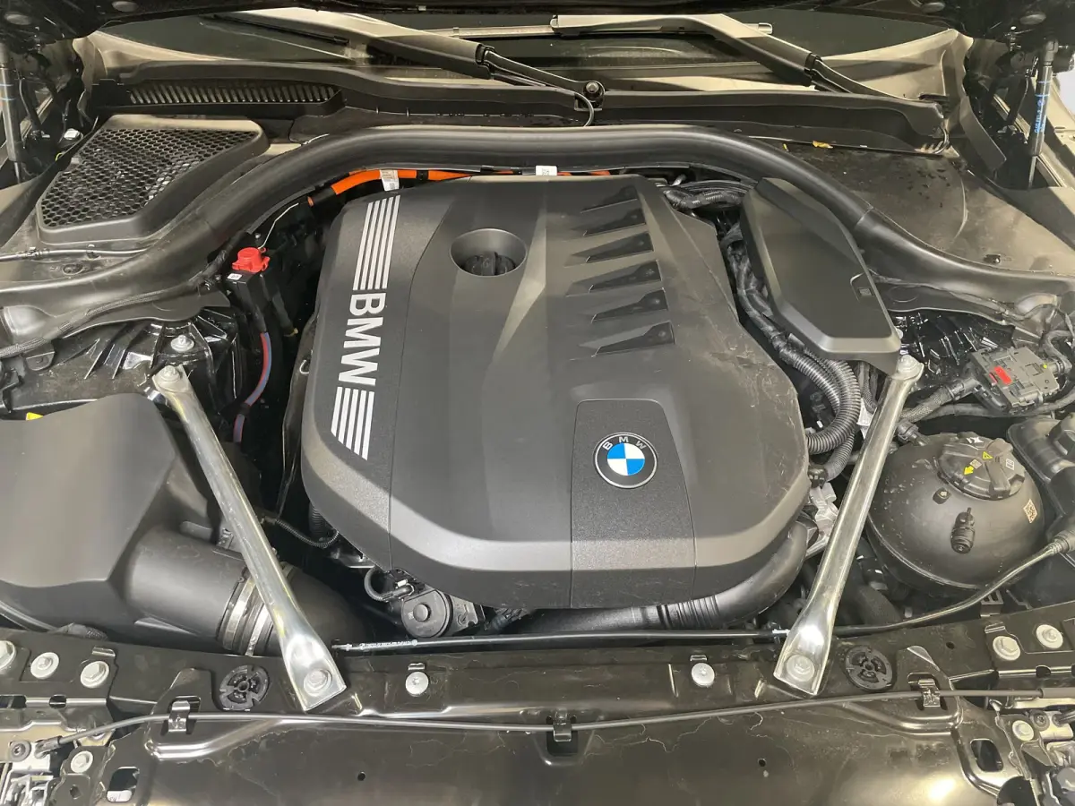 550e xDrive M-SPORT Pro ** PANO, BRUIN LEDER, TREKH, 21-inch LMV, ADAPT. M-ONDERST. ** 1e EIG - UNGALLFREI - Ex. BMW ** ** INFORMEER OOK NAAR ONZE AANTREKKELIJKE FINANCIAL-LEASE TARIEVEN **