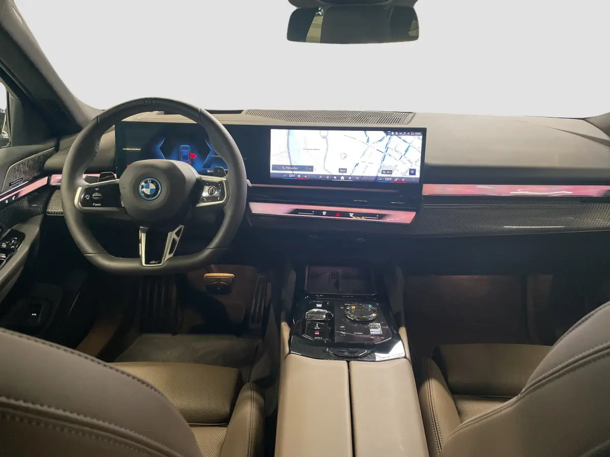 550e xDrive M-SPORT Pro ** PANO, BRUIN LEDER, TREKH, 21-inch LMV, ADAPT. M-ONDERST. ** 1e EIG - UNGALLFREI - Ex. BMW ** ** INFORMEER OOK NAAR ONZE AANTREKKELIJKE FINANCIAL-LEASE TARIEVEN **