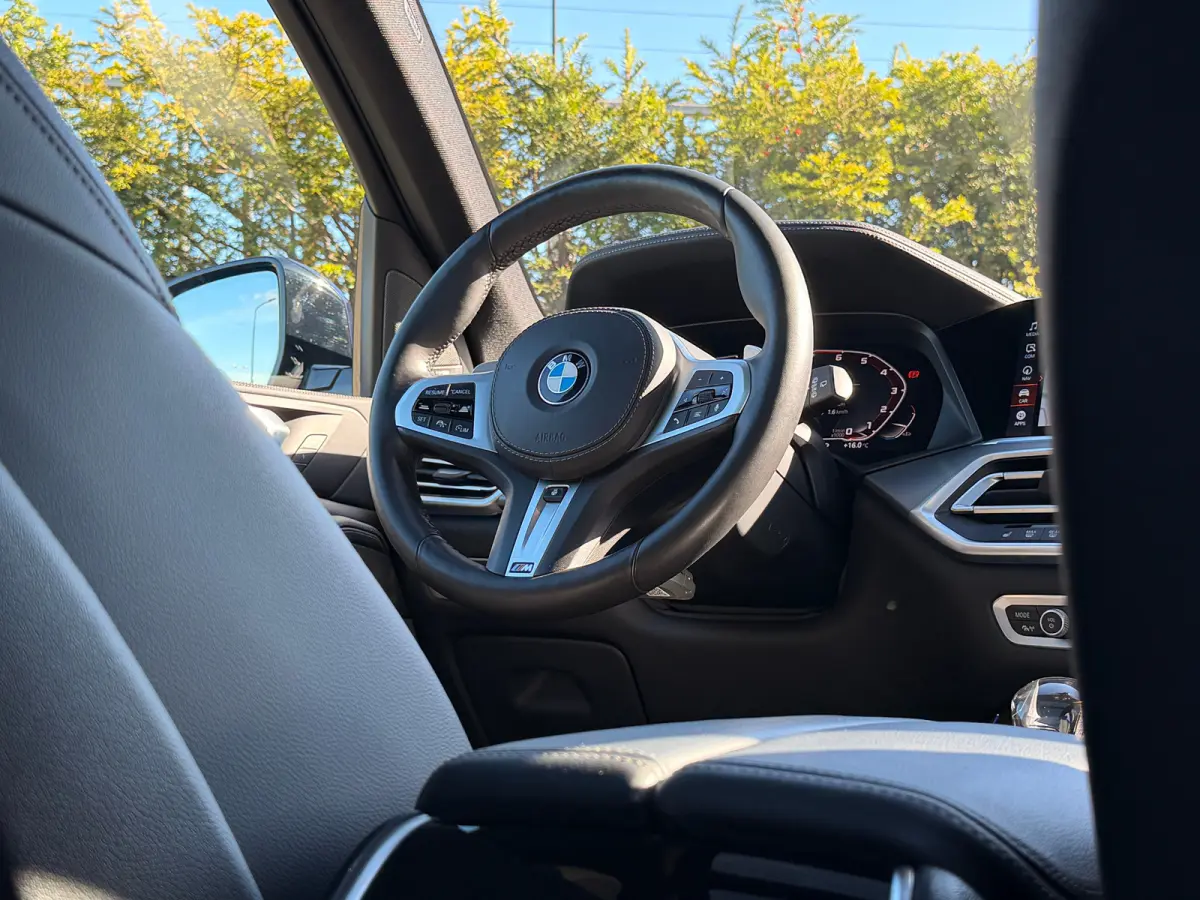 M50i High Executive 530PK | Adapt. Cruise | Softclose | 4-wielsturing | Skylounge | Trekhaak | Harman & Kardon | Head-up | Laser | Memory |