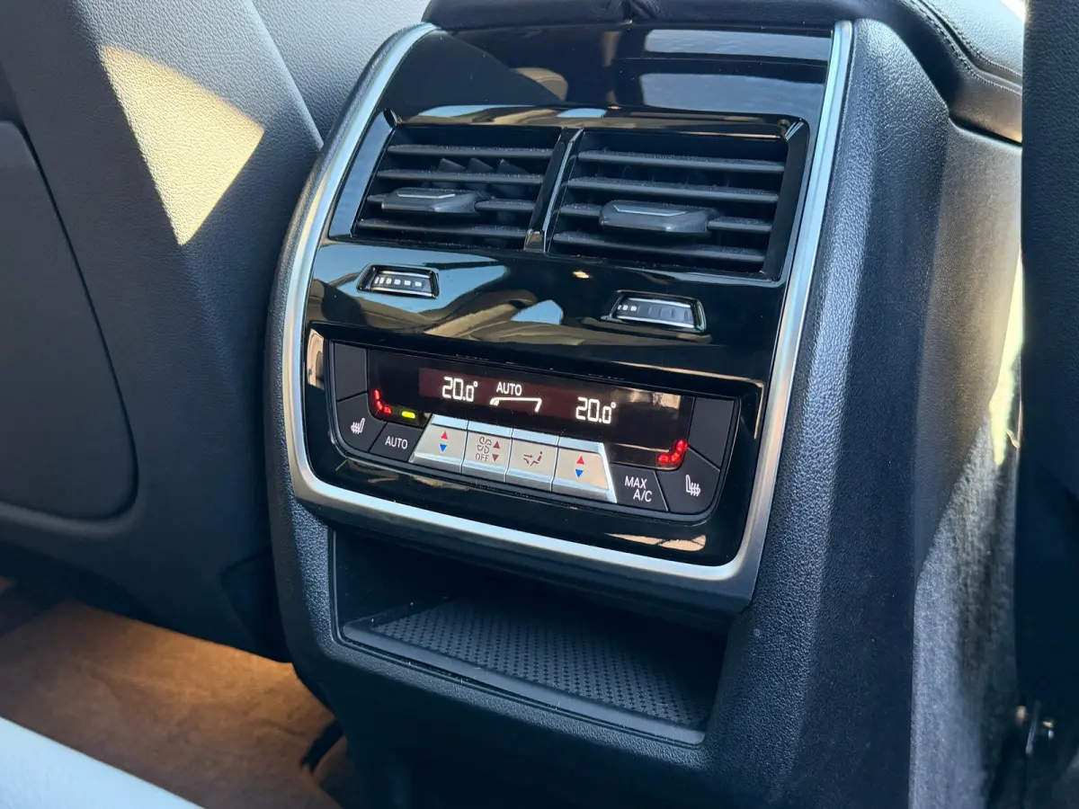 M50i High Executive 530PK | Adapt. Cruise | Softclose | 4-wielsturing | Skylounge | Trekhaak | Harman & Kardon | Head-up | Laser | Memory |