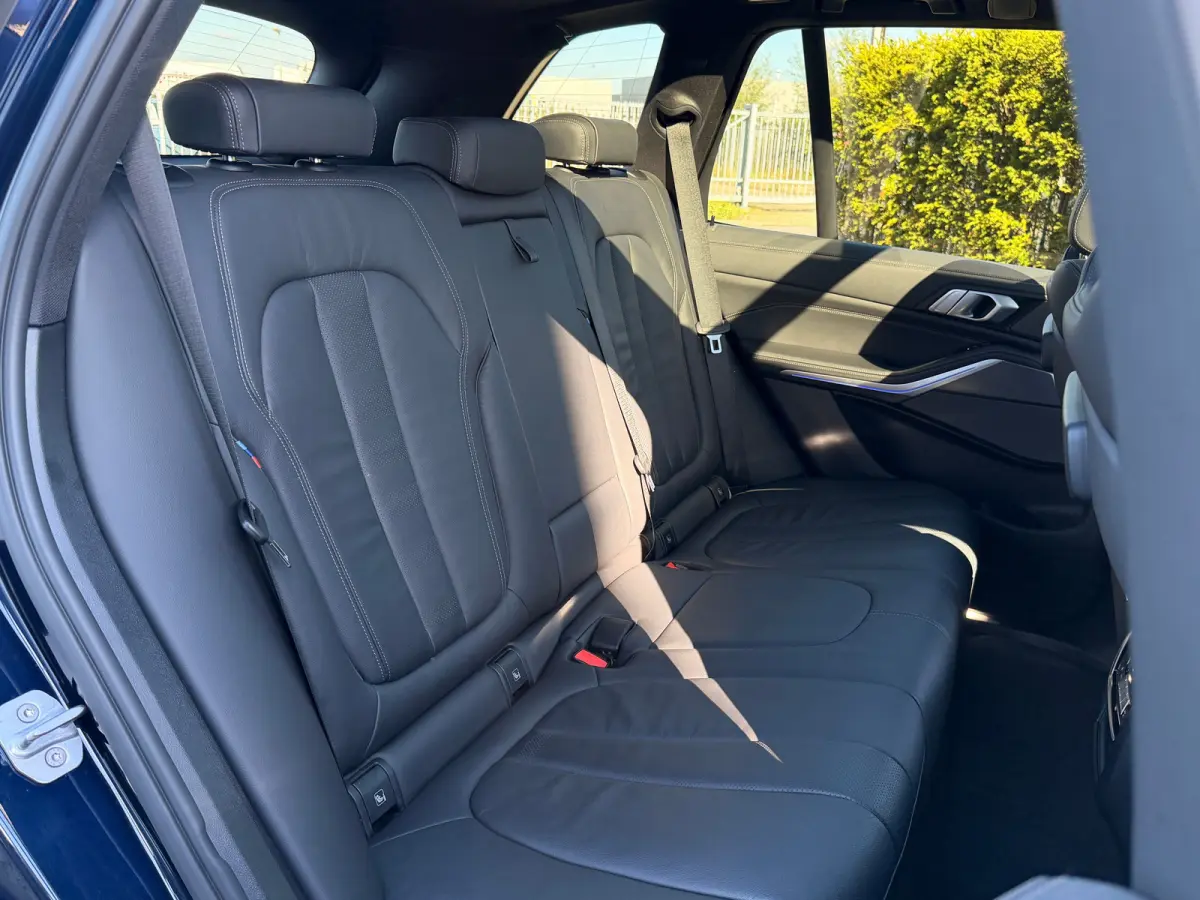 M50i High Executive 530PK | Adapt. Cruise | Softclose | 4-wielsturing | Skylounge | Trekhaak | Harman & Kardon | Head-up | Laser | Memory |