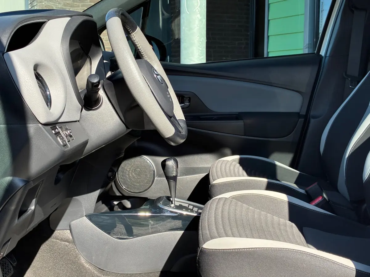 1.5 Hybrid Dynamic Bi-Tone|Automaat|Camera|Navigatie|PDC|CruiseControl|Climatronic|Stoel Verw.|Goed onderhouden|