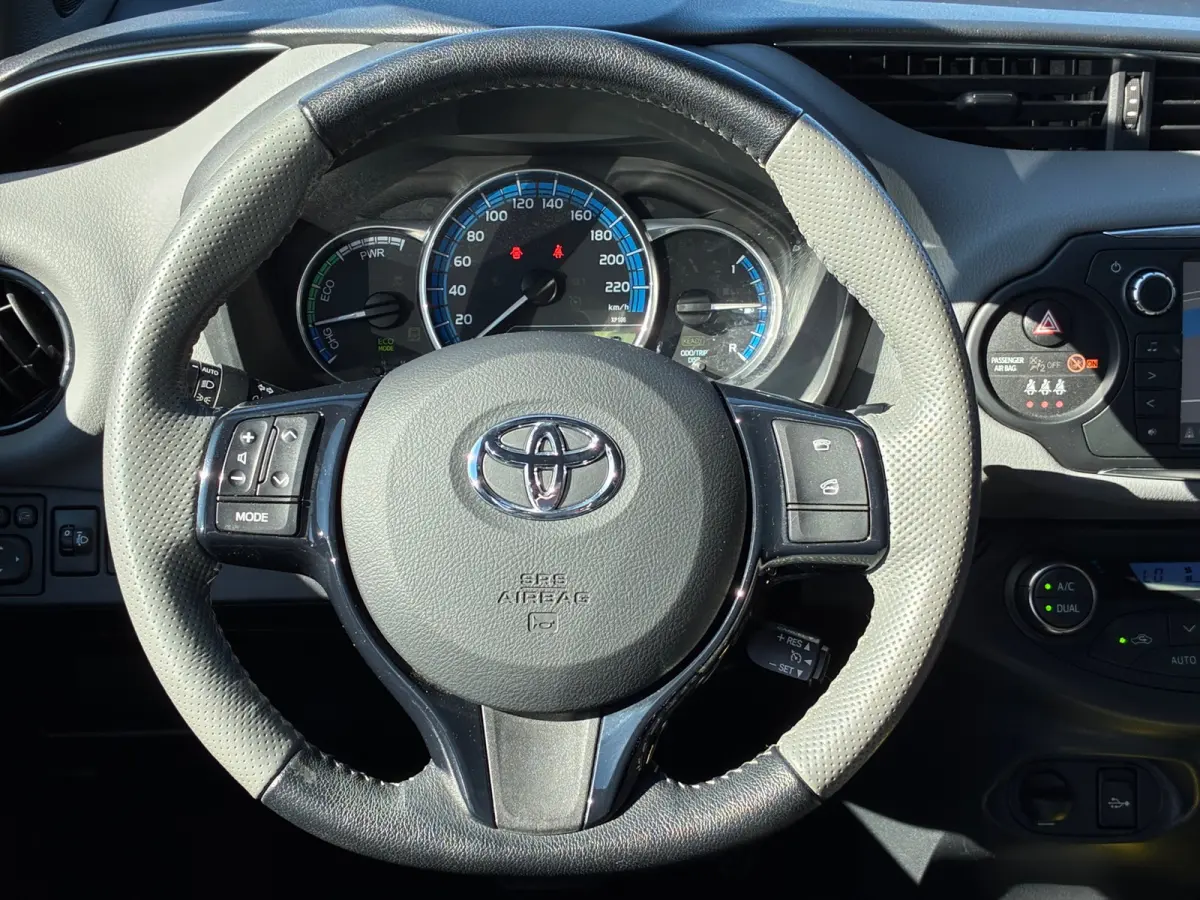 1.5 Hybrid Dynamic Bi-Tone|Automaat|Camera|Navigatie|PDC|CruiseControl|Climatronic|Stoel Verw.|Goed onderhouden|