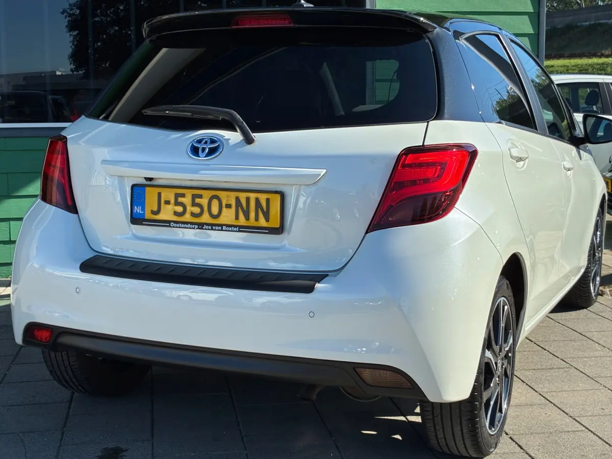 1.5 Hybrid Dynamic Bi-Tone|Automaat|Camera|Navigatie|PDC|CruiseControl|Climatronic|Stoel Verw.|Goed onderhouden|