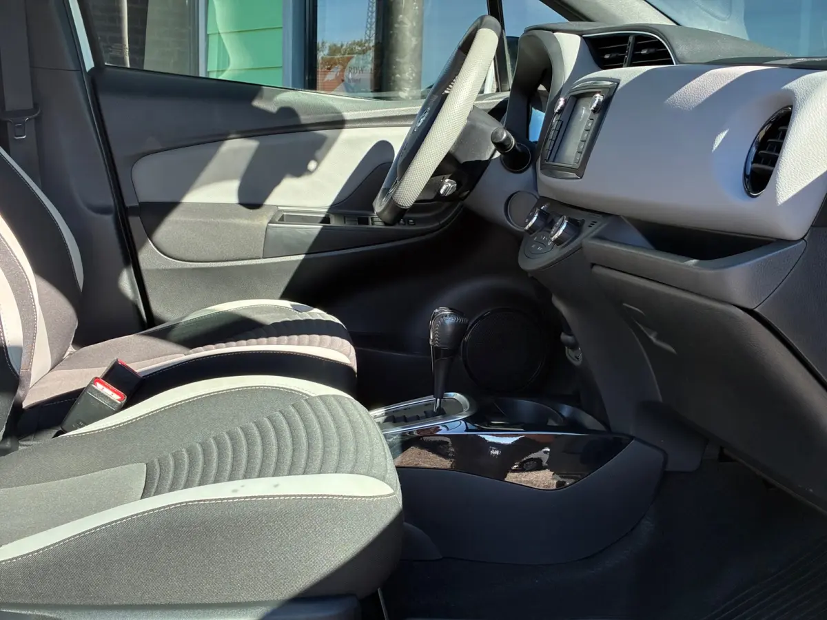 1.5 Hybrid Dynamic Bi-Tone|Automaat|Camera|Navigatie|PDC|CruiseControl|Climatronic|Stoel Verw.|Goed onderhouden|