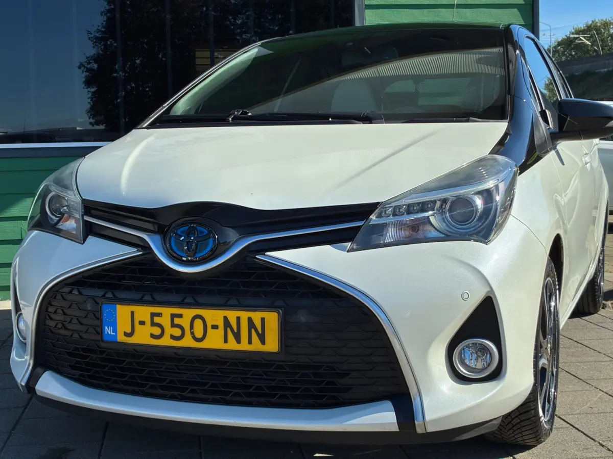 1.5 Hybrid Dynamic Bi-Tone|Automaat|Camera|Navigatie|PDC|CruiseControl|Climatronic|Stoel Verw.|Goed onderhouden|