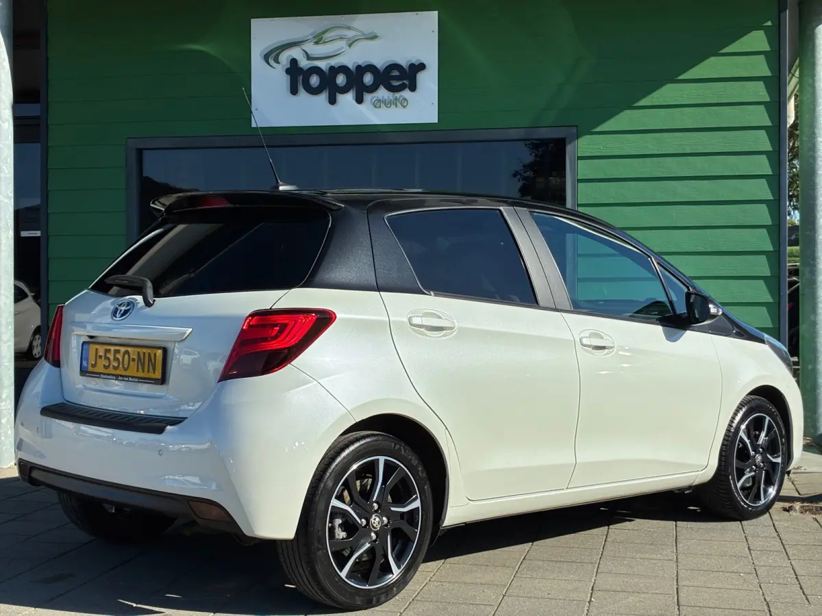 1.5 Hybrid Dynamic Bi-Tone|Automaat|Camera|Navigatie|PDC|CruiseControl|Climatronic|Stoel Verw.|Goed onderhouden|