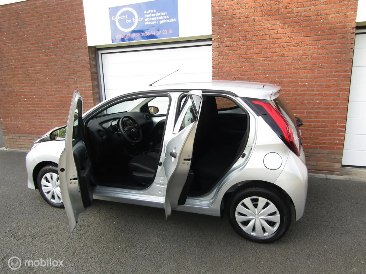 1.0 VVT-i x-fun bj 11-2020 zilver, airco,87827km