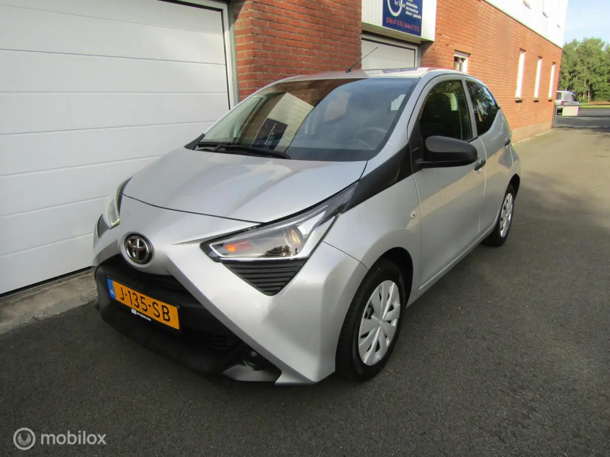 1.0 VVT-i x-fun bj 11-2020 zilver, airco,87827km