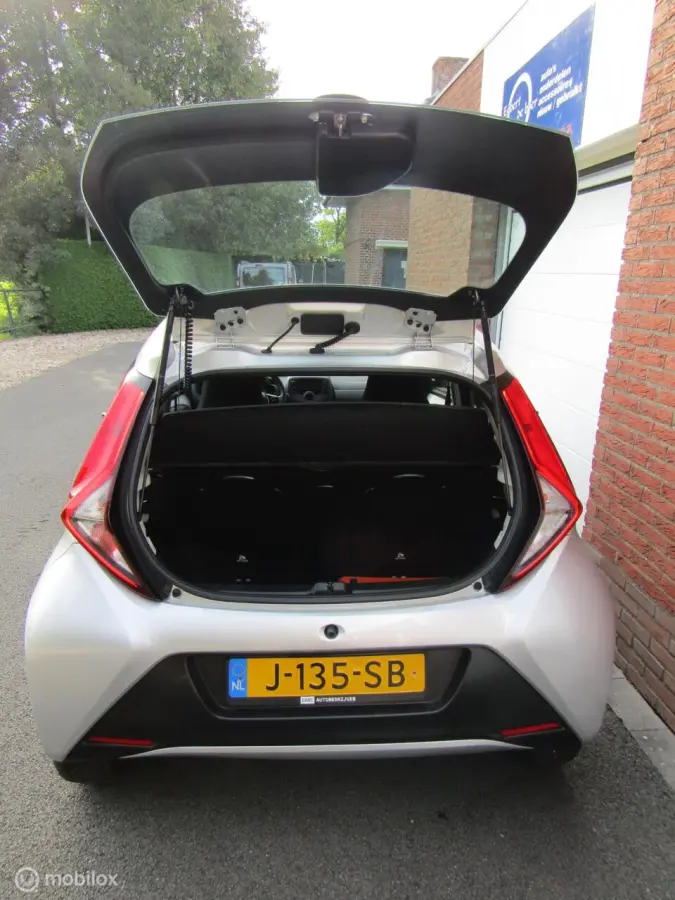 1.0 VVT-i x-fun bj 11-2020 zilver, airco,87827km