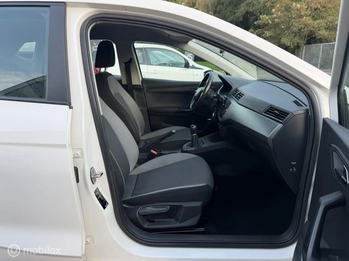 1.0TSI Style Airco| Carplay| Cruise | PDC | Stoelverw.