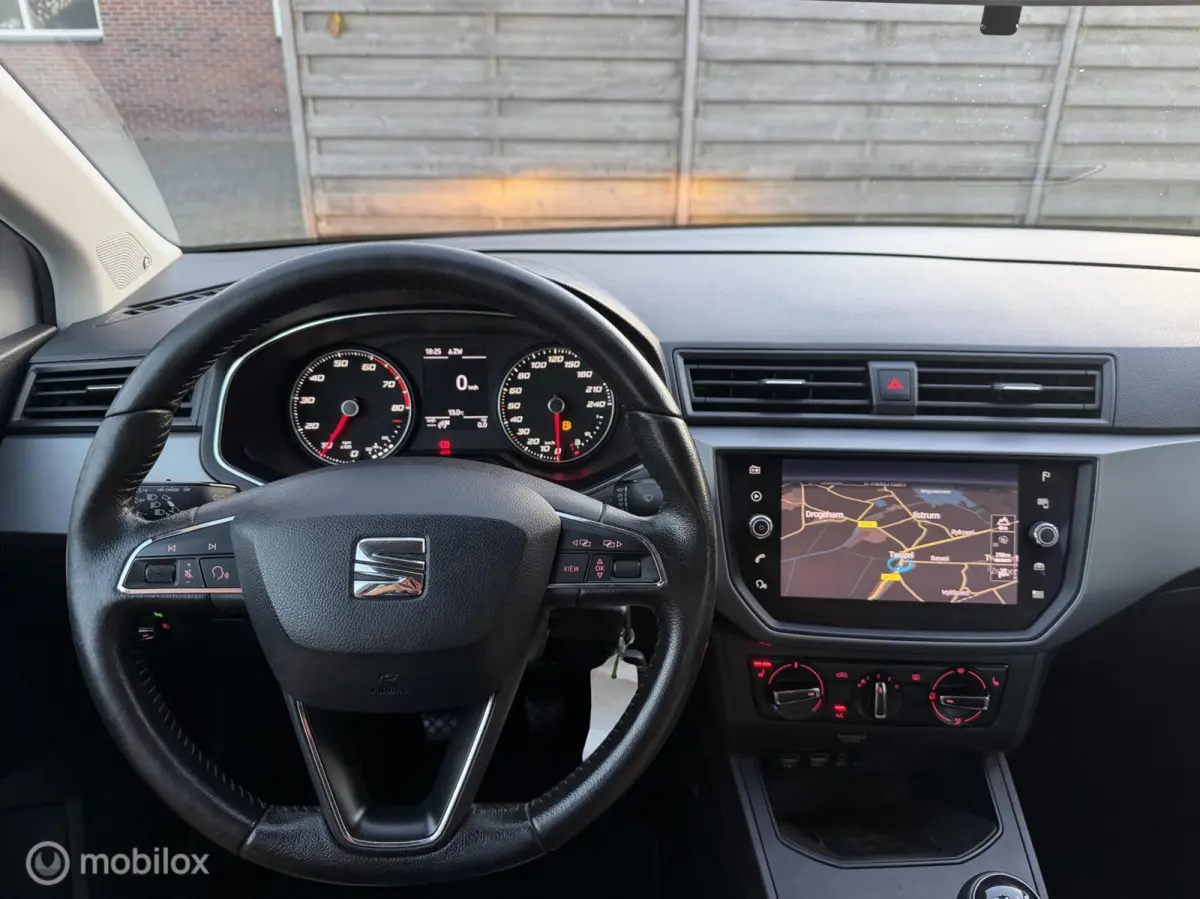 1.0TSI Style Airco| Carplay| Cruise | PDC | Stoelverw.