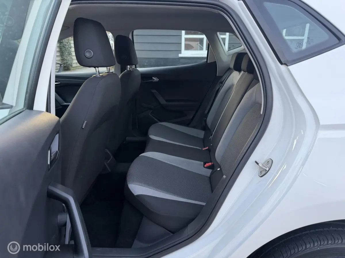 1.0TSI Style Airco| Carplay| Cruise | PDC | Stoelverw.