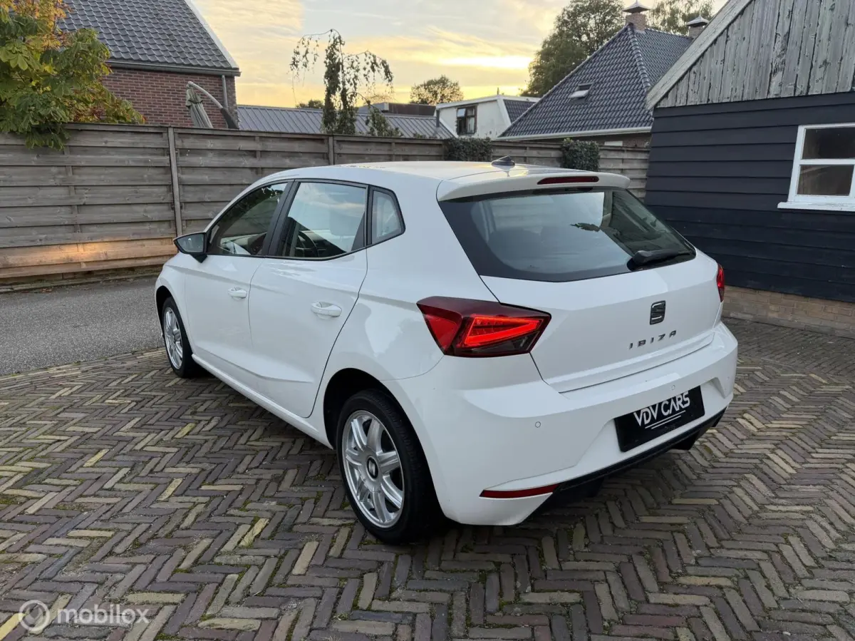 1.0TSI Style Airco| Carplay| Cruise | PDC | Stoelverw.