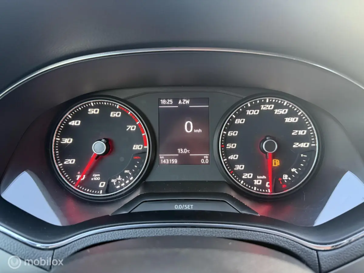 1.0TSI Style Airco| Carplay| Cruise | PDC | Stoelverw.
