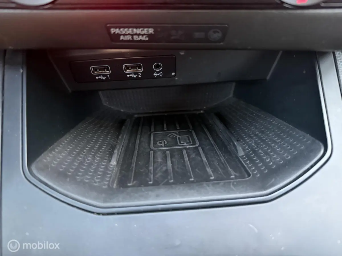 1.0TSI Style Airco| Carplay| Cruise | PDC | Stoelverw.