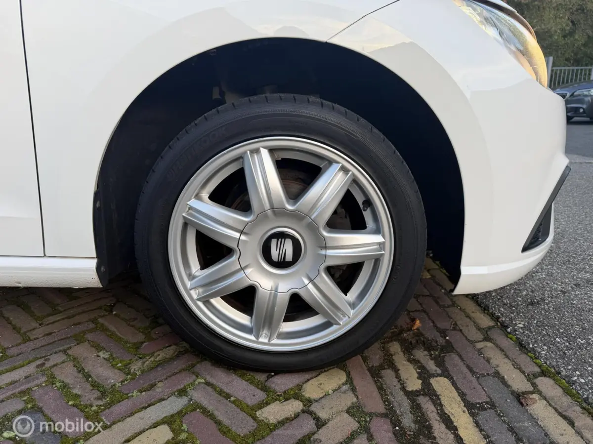 1.0TSI Style Airco| Carplay| Cruise | PDC | Stoelverw.