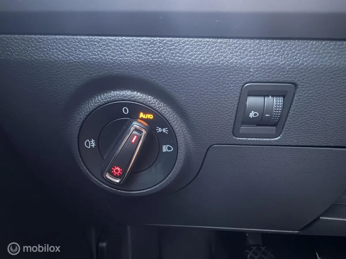 1.0TSI Style Airco| Carplay| Cruise | PDC | Stoelverw.