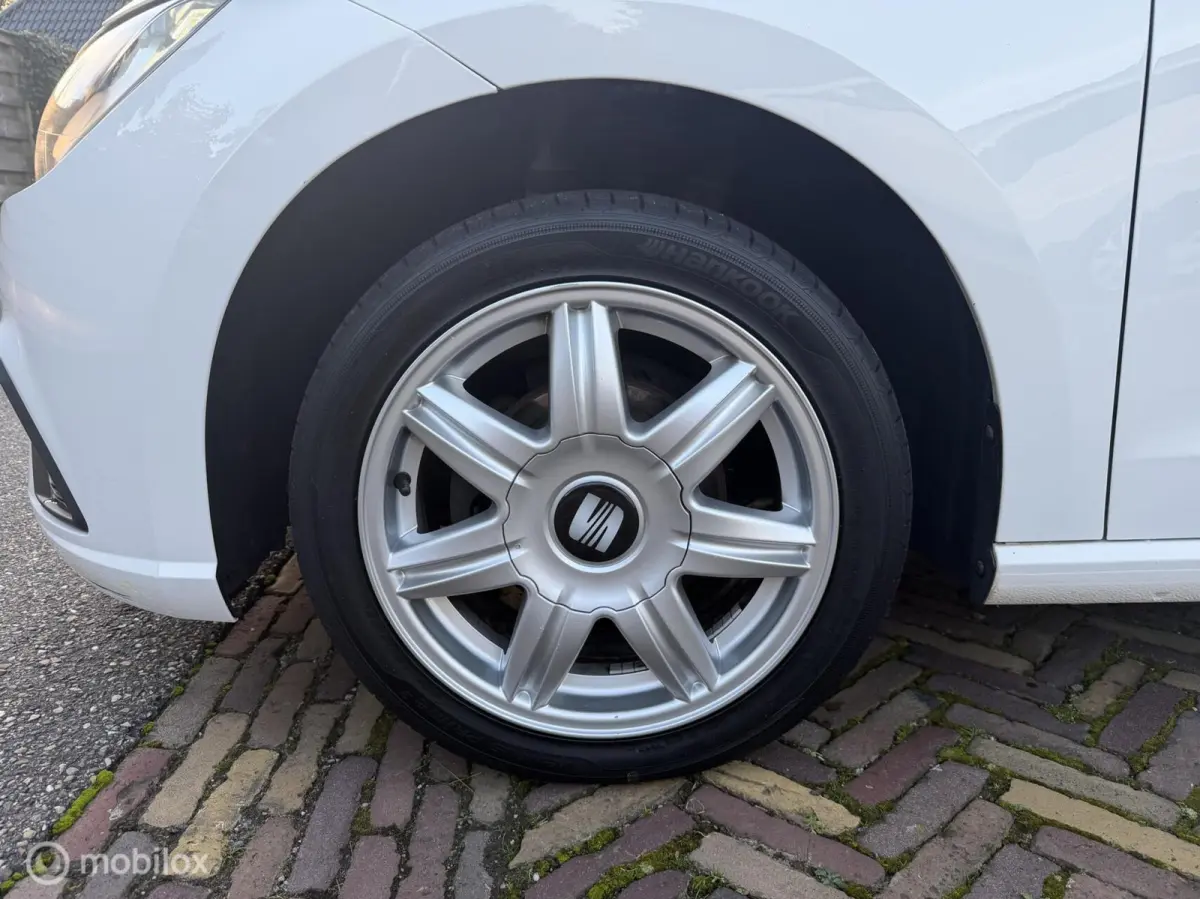 1.0TSI Style Airco| Carplay| Cruise | PDC | Stoelverw.