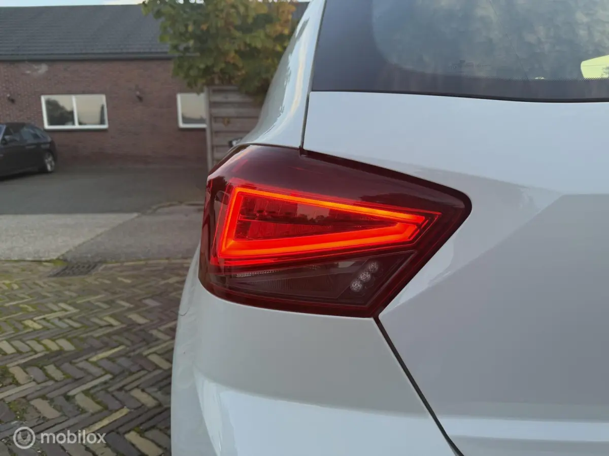 1.0TSI Style Airco| Carplay| Cruise | PDC | Stoelverw.