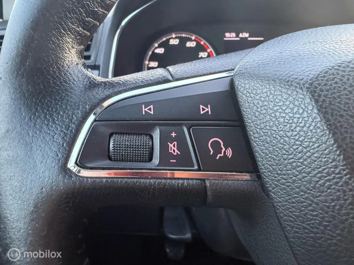 1.0TSI Style Airco| Carplay| Cruise | PDC | Stoelverw.