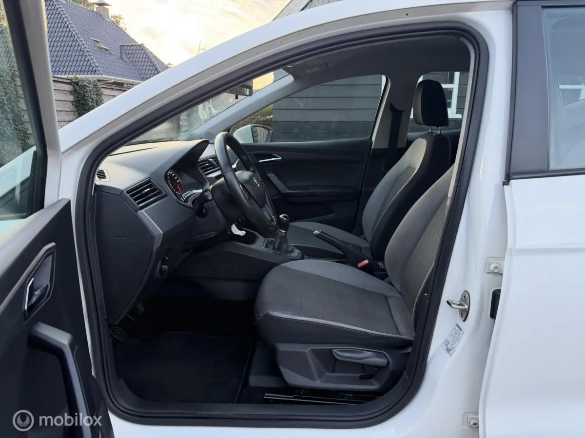 1.0TSI Style Airco| Carplay| Cruise | PDC | Stoelverw.