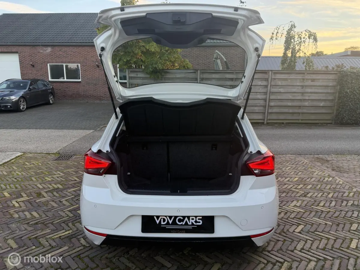 1.0TSI Style Airco| Carplay| Cruise | PDC | Stoelverw.