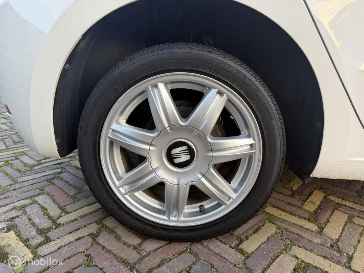1.0TSI Style Airco| Carplay| Cruise | PDC | Stoelverw.