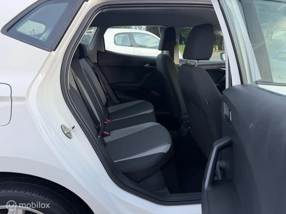 1.0TSI Style Airco| Carplay| Cruise | PDC | Stoelverw.