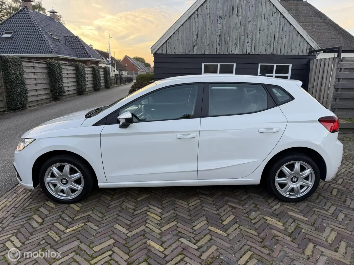 1.0TSI Style Airco| Carplay| Cruise | PDC | Stoelverw.