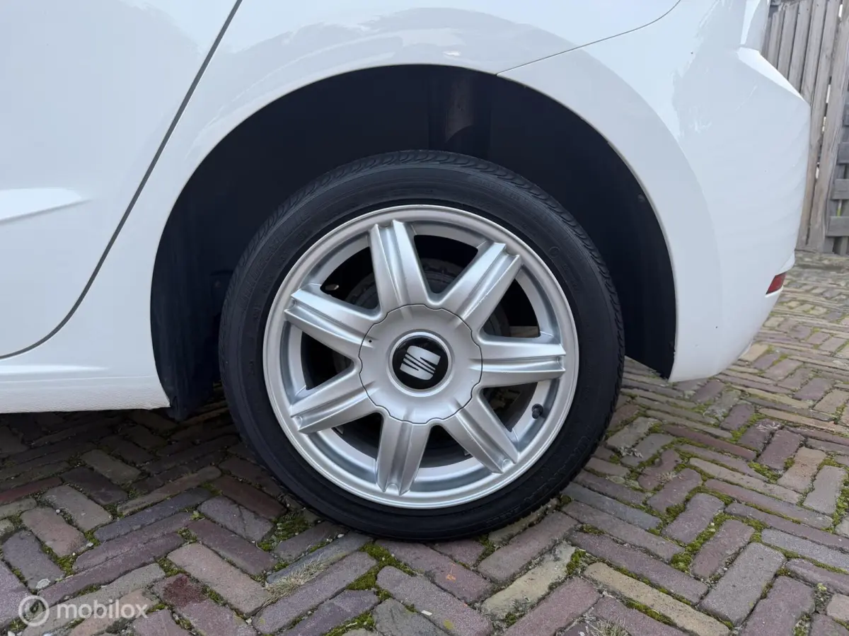 1.0TSI Style Airco| Carplay| Cruise | PDC | Stoelverw.