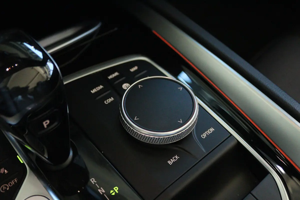 sDrive30i High Executive Edition M-Sport Pro | NL Auto | Adapt. Cruise | Harman & Kardon | Head-up | Stoel+Stuurverwarming | Adaptief Onderstel | Keyless | Camera | Carplay