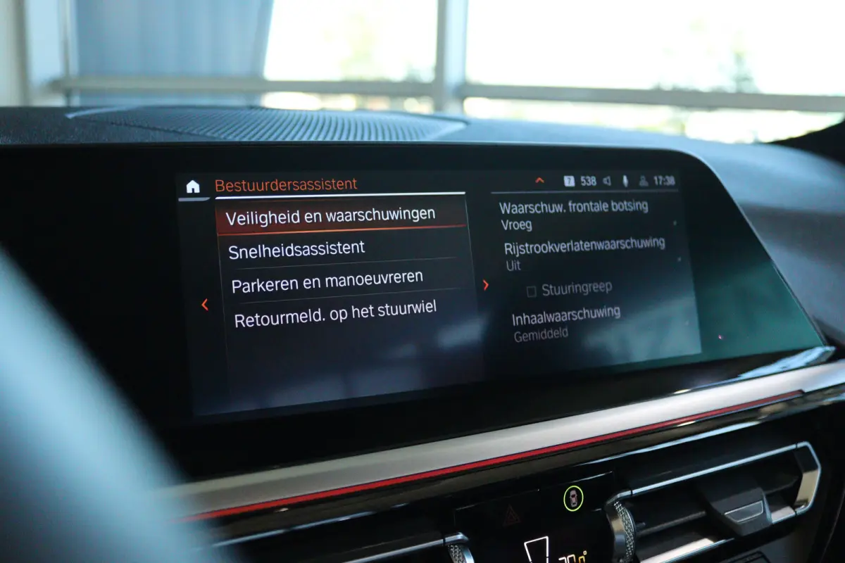 sDrive30i High Executive Edition M-Sport Pro | NL Auto | Adapt. Cruise | Harman & Kardon | Head-up | Stoel+Stuurverwarming | Adaptief Onderstel | Keyless | Camera | Carplay