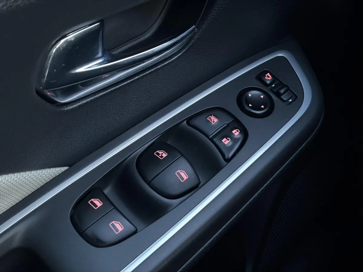 1.0 IG-T N-Connecta ✓1e Eigenaar✓Dealer Onderhouden✓Camera✓Carplay✓Navi✓Airco✓Cruise✓Pdc✓101pk✓Weinig Km✓Lm velgen✓N.A.P✓Apk tot 02-2028